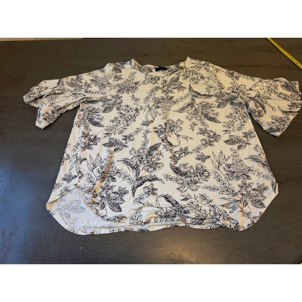 Tahari Woman Black White Floral Bell Sleeve Knit Top Blouse 1X Plus Size